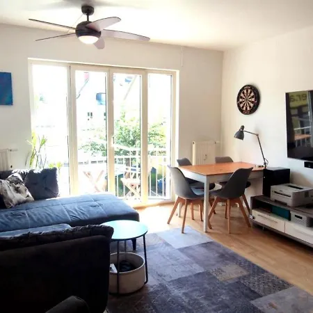 Zentrale 2-zimmer-wohnung Mit Balkon & Parkplatz