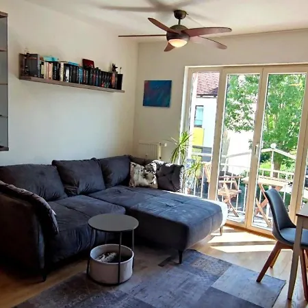Zentrale 2-zimmer-wohnung Mit Balkon & Parkplatz