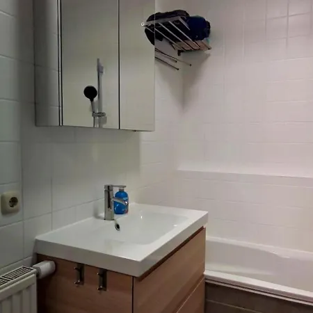 Zentrale 2-zimmer-wohnung Mit Balkon & Parkplatz Apartmán