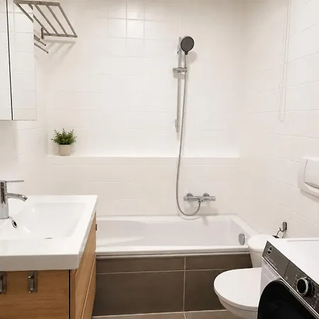 Zentrale 2-zimmer-wohnung Mit Balkon & Parkplatz