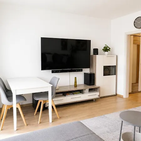 Apartmán Zentrale 2-zimmer-wohnung Mit Balkon & Parkplatz