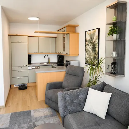 Zentrale 2-zimmer-wohnung Mit Balkon & Parkplatz Appartement *